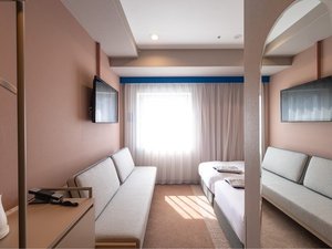 2 Beds Room w/sofaソファを配した空間。家族や友人と語らう、特別な団らんにぴったりです。