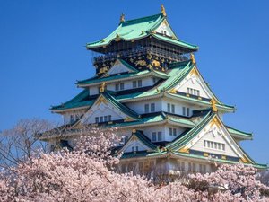 大阪城当館最寄りの本町駅から2駅の谷町四丁目駅より徒歩5分程です。