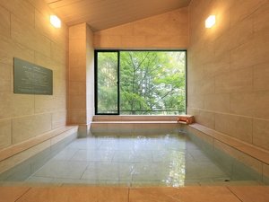 【温泉大浴場】四季折々の景色とともにご入浴