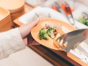 【わんちゃんビュッフェ】みんなと一緒にお食事!