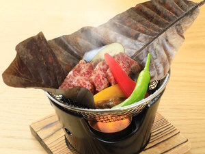 【ご夕食】特選鍋会席/黒毛和牛朴葉焼き (一例)