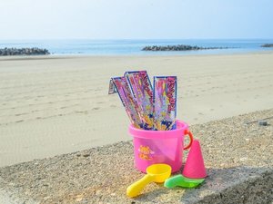 【夏のお子様特典】手持ち花火をプレゼント!浜辺で遊べます。夕食時にはドリンクサービスも。