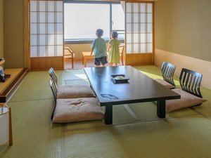 【オーシャンビュー基本和室】ご利用の人数により、10〜14帖のお部屋へご案内いたします。