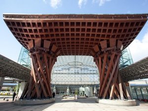 金沢駅鼓門・もてなしドーム<石川県観光連盟>