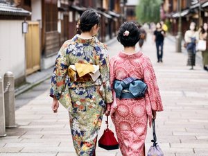 きもの街歩き-ひがし茶屋街<石川県観光連盟>