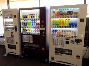 ◆飲料自販機◆アルコール類とソフトドリンク類がございます。※1階外と4階にございます。