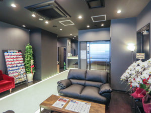 ◆ロビー◆ソファー、テレビがございます。朝のお待ち合わせ等にご利用ください。