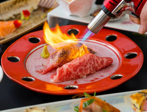 炙り会席もお寿司をご自分で炙ります