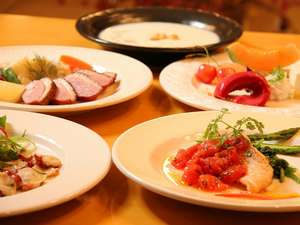 夕食は、オーナー特製コースディナーをどうぞ