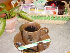 お客様のお寛ぎのおともにコーヒー、紅茶のサービスコーナーを設置しております。
