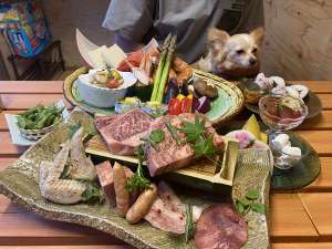 【ワンちゃん】ワンちゃん用のお食事はご持参下さいませ。ワンちゃんの別注プレートやケーキは要事前問合せ