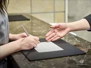 フロントカウンターにてチェックインも承っております。