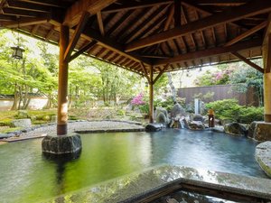 ゆったりとした解放感あふれる自家源泉の本格露天風呂