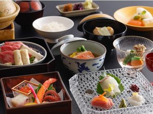 季節の会席料理です。