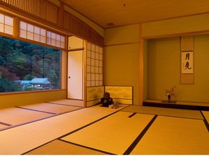 茶室「拈華庵(ねんげあん)」。曲線美が心地よい和の空間。