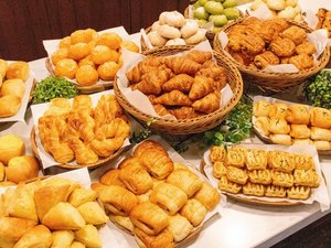 朝食では様々なパンをご用意!お好きなパンをどうぞ♪【朝食】