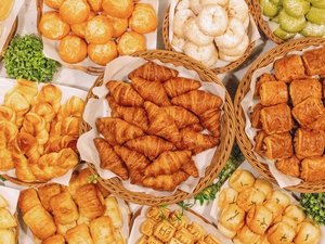 こうばしい香りがたまらない!焼き立てパンで一日をスタート!【朝食】