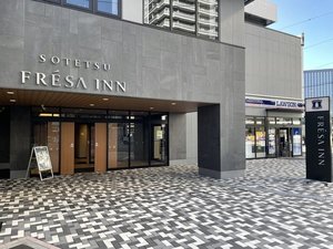 玄関ローソン直結(昼)玄関側