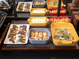 �������͓��ւ��I�a�H�h�̕��ɂ��m�H�h�̕��ɂ�����������������A�L�x�ȃ��C���i�b�v�ł���