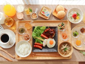 【日替わりメイン料理一例】鮭ホイル焼き&オムレツベーコン