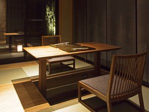 本館【月・峰】【汀・華】の御宿泊時は、個室料亭「風香」にて テラス席を兼ね備えた開放的な空間です