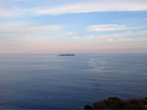 朝夕で色が変わる海や灯りなど、時間ごとの変化をお楽しみください