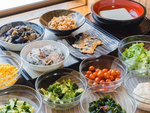 朝食メニュー ブッフェスタイル 地元の料理・食材にこだわりました。