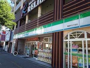 ホテル1階にファミリーマート併設♪徒歩0分!