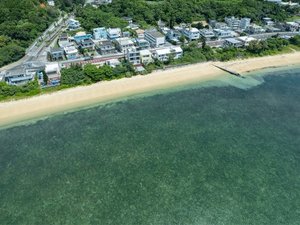 沖縄のリゾート地、恩納村で贅沢なひとときを