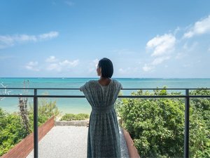 海を一望できるバルコニー