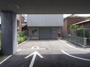 【駐車場】機械式駐車場(要予約・料金:1,700円/泊) ※満車の場合は周辺駐車場のご利用ください。