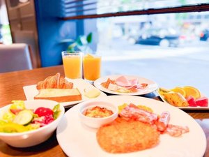朝食