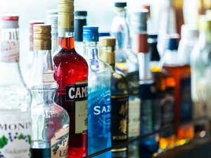 ずらり、お酒の大行列 菜々久でお待ちしてます