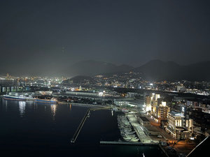 部屋からのビュー(夜景)