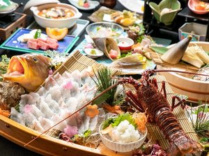 【豪華3大海づくし会席】旬の天然魚・伊勢海老・鮑が一堂に会する、ワンランク上の会席です。