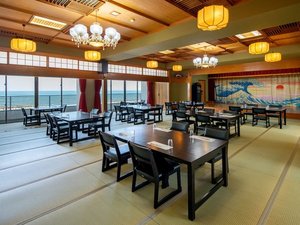 【食事会場】舞台のある宴会場もございます。お客様のご用途・ご要望をお聞かせください。