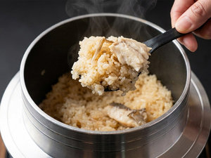 【鯛の釜めし】鯛の出汁がご飯に広がる香り豊かな釜めし