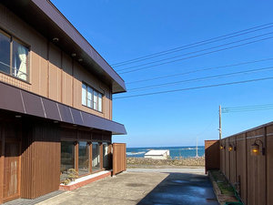 【外観】潮風香る海辺の宿