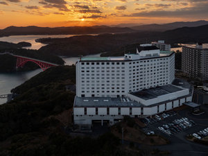 �O�����h�����L���[���ɐ��u�����]�[�g���X�p�̎{�ݎʐ^1