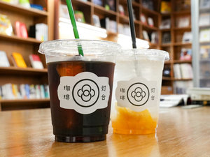 灯台珈琲アメリカーノ、自家製レモネードその他各種ドリンクを取り揃えております。