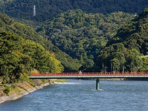 (朝霧橋)宇治の風景を華やかにする朱塗りの橋※画像はイメージ