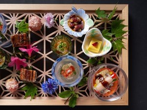 由布院の旬の食材をふんだんに使用した四季折々の料理/一例