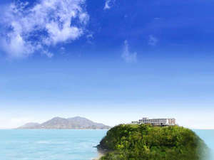 青い海と空に囲まれて、心地よい瀬戸の潮風がホテルを包み込みます。