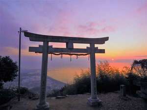 天空の鳥居・夕景(高屋神社)