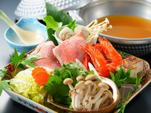 【夕食】魚介と野菜の旨味が染み込んだ出汁とともにお楽しみください。 ※2人前