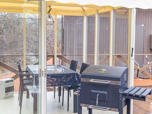 個々に設置されてるお食事処のサンルームは冷暖房完備で雨も風も心配なし。オールシーズン快適です♪