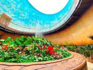 玄関を入ってからフロントまでの間にある噴水