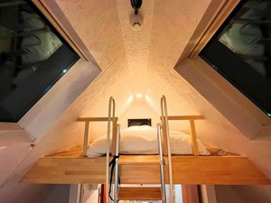 ロフトは窓に近く美しい星々が眺められます