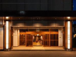 外観 夜1