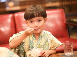 冷たいかき氷がおいしいね♪〈7月・8月〉ちびっこ縁日開催